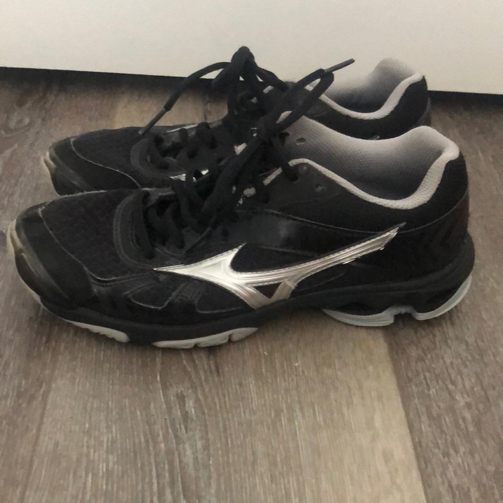 Black Mizuno volleyball shoes